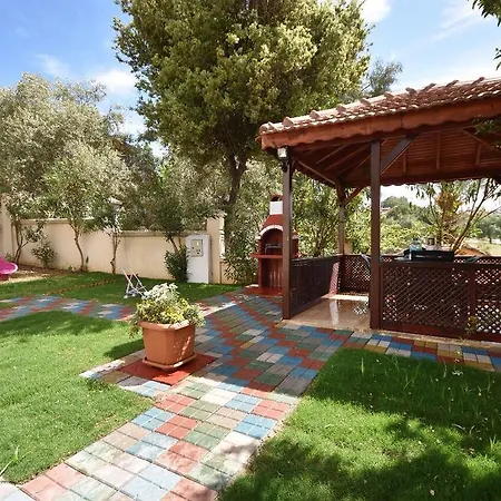 Villa Korunakli Pembe *